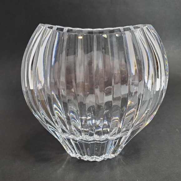 Lead Crystal Small Vase 6"x5.5" Heavy - Picture 3 of 4